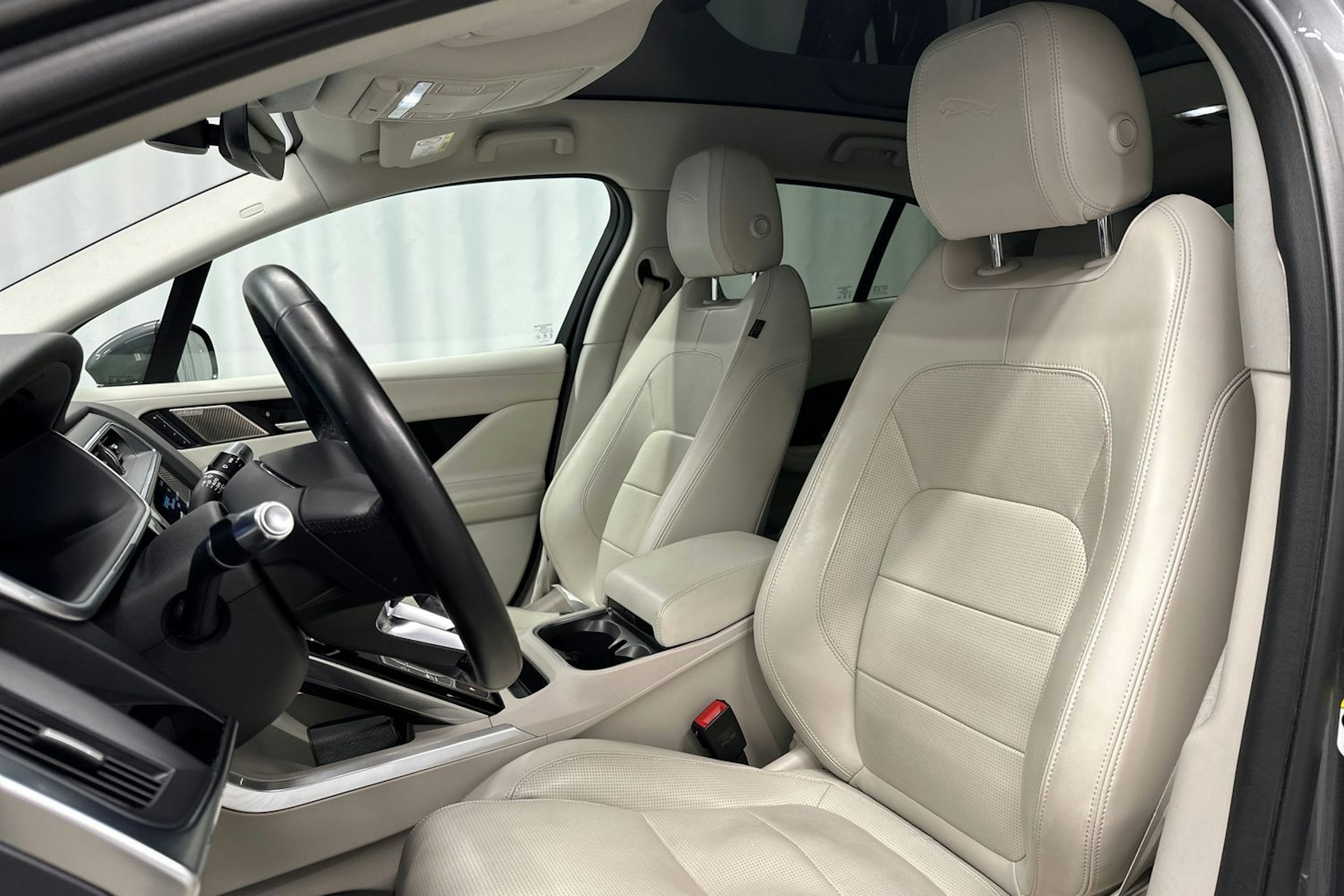 harmaa Jaguar I-PACE 2020 kuva 30.