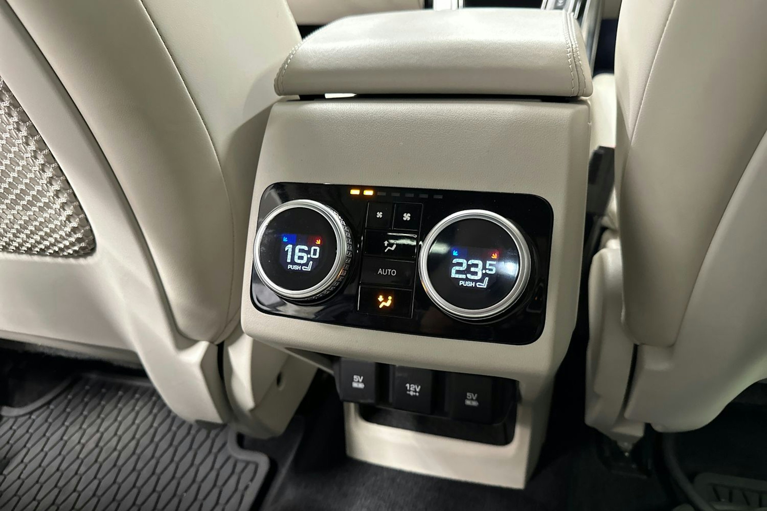 harmaa Jaguar I-PACE 2020 kuva 33.