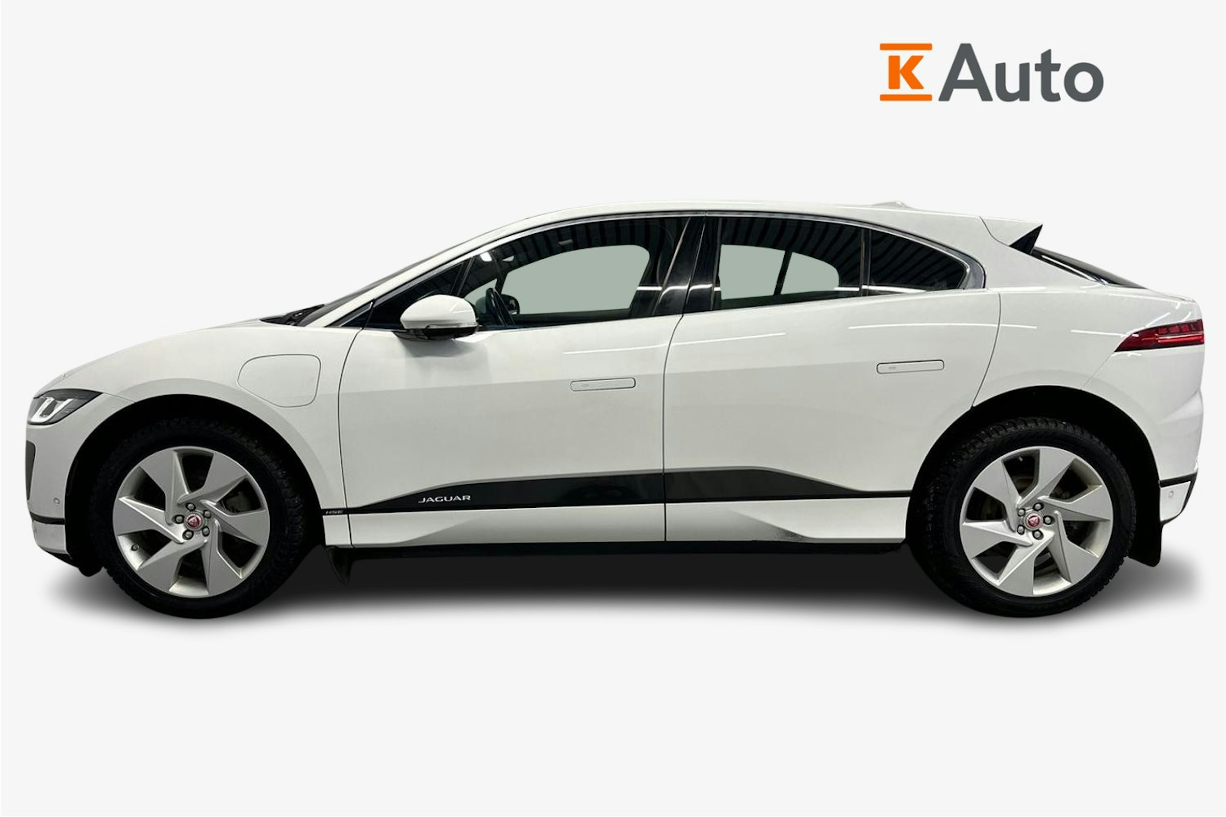 valkoinen Jaguar I-PACE 2020 kuva 6.