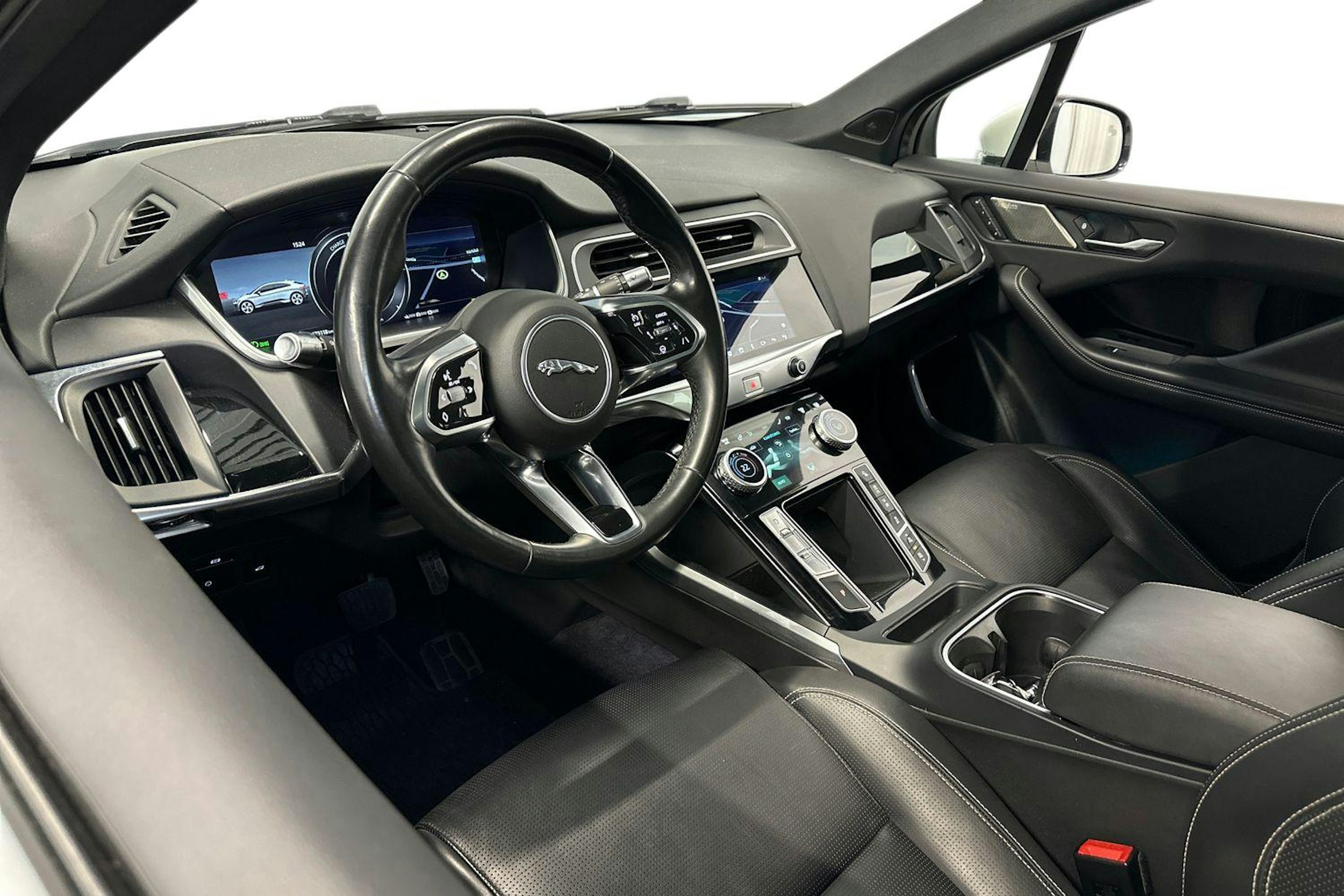 valkoinen Jaguar I-PACE 2020 kuva 7.