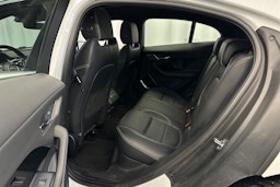 valkoinen Jaguar I-PACE 2020 kuva 13.