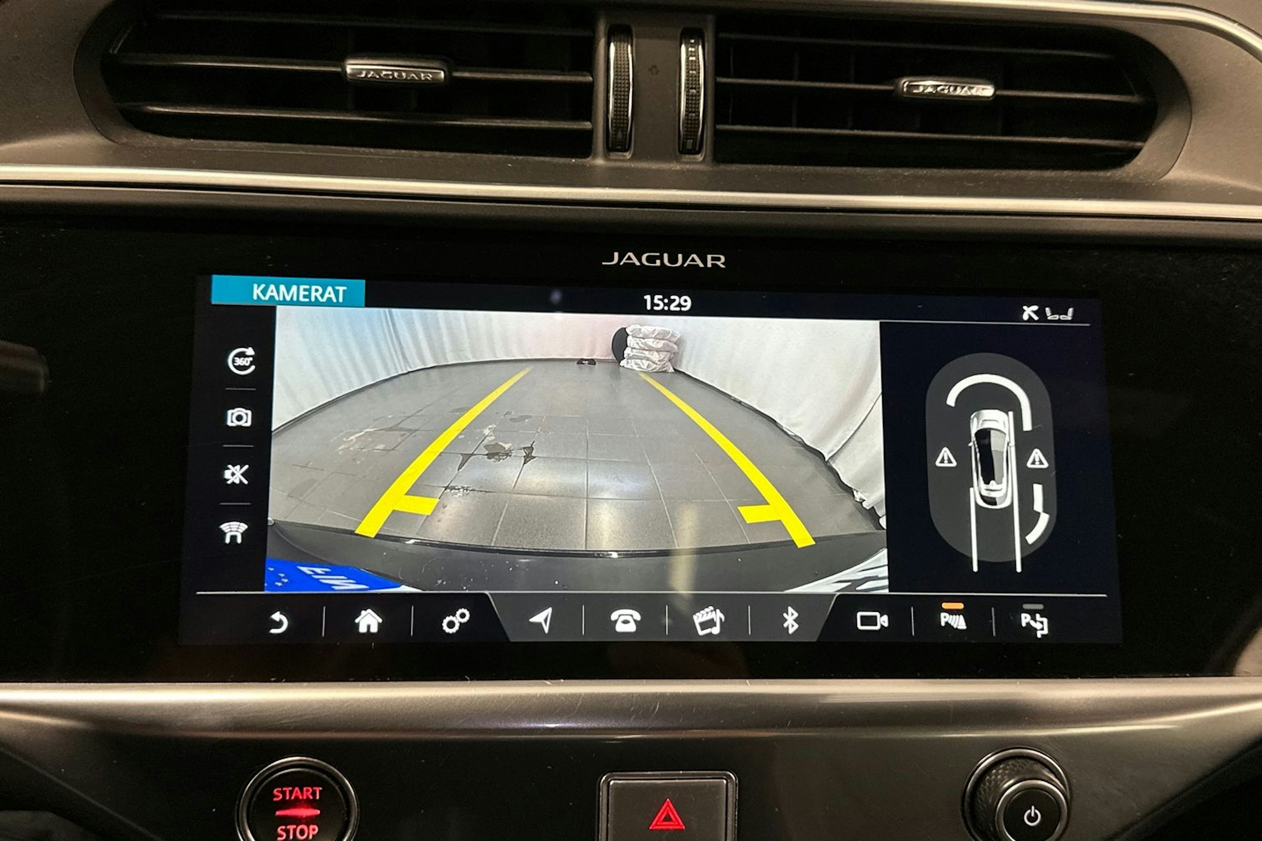 valkoinen Jaguar I-PACE 2020 kuva 22.