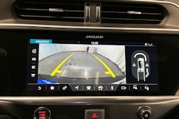 valkoinen Jaguar I-PACE 2020 kuva 22.