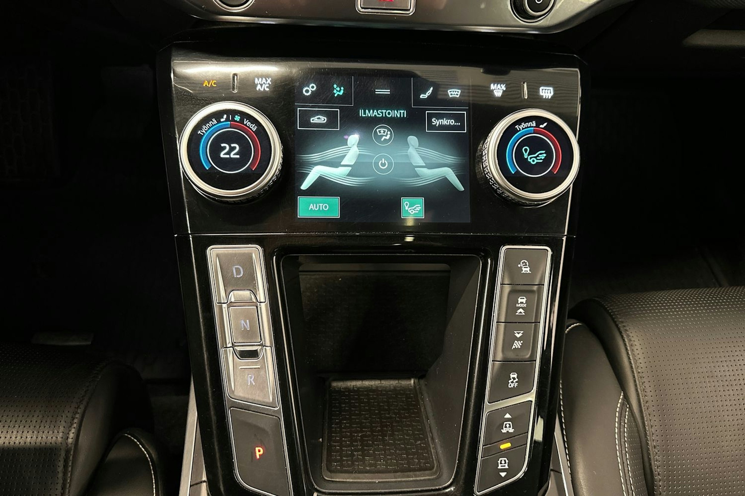 valkoinen Jaguar I-PACE 2020 kuva 24.