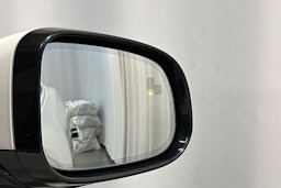 valkoinen Jaguar I-PACE 2020 kuva 25.