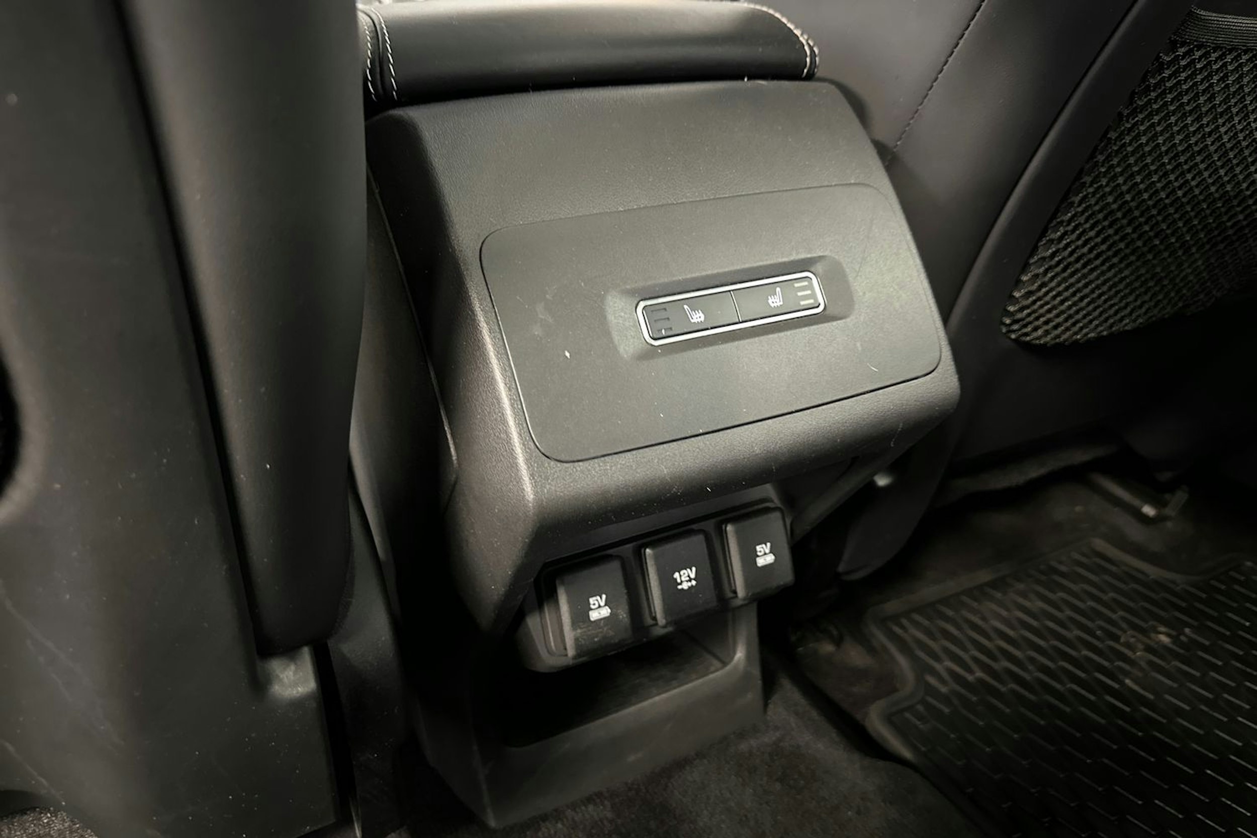 valkoinen Jaguar I-PACE 2020 kuva 27.