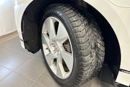 valkoinen Jaguar I-PACE 2020 kuva 28.