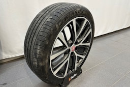 valkoinen Jaguar I-PACE 2020 kuva 29.