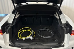 valkoinen Jaguar I-PACE 2021 kuva 13.