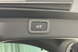 valkoinen Jaguar I-PACE 2021 kuva 14.