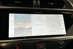 valkoinen Jaguar I-PACE 2021 kuva 16.