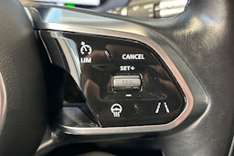 valkoinen Jaguar I-PACE 2021 kuva 24.