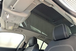 valkoinen Jaguar I-PACE 2021 kuva 27.