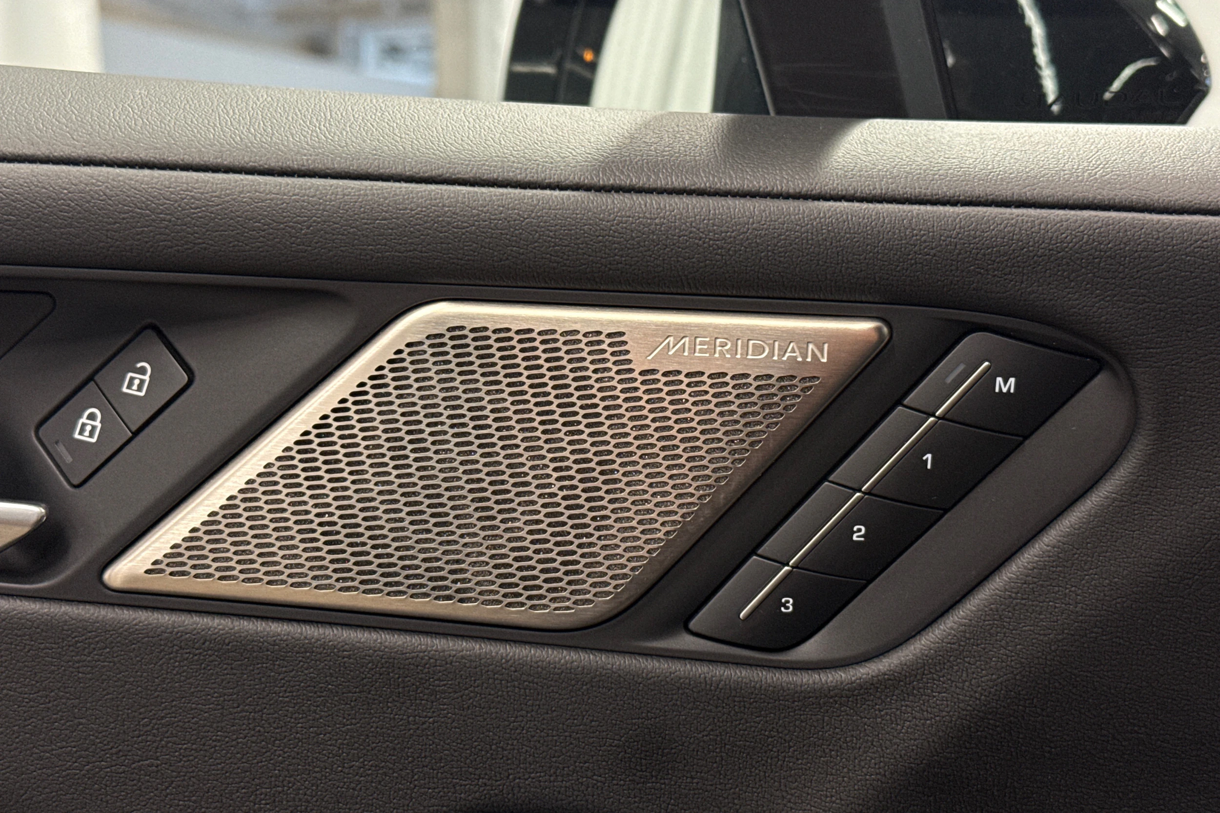 musta Jaguar I-PACE 2021 kuva 19.