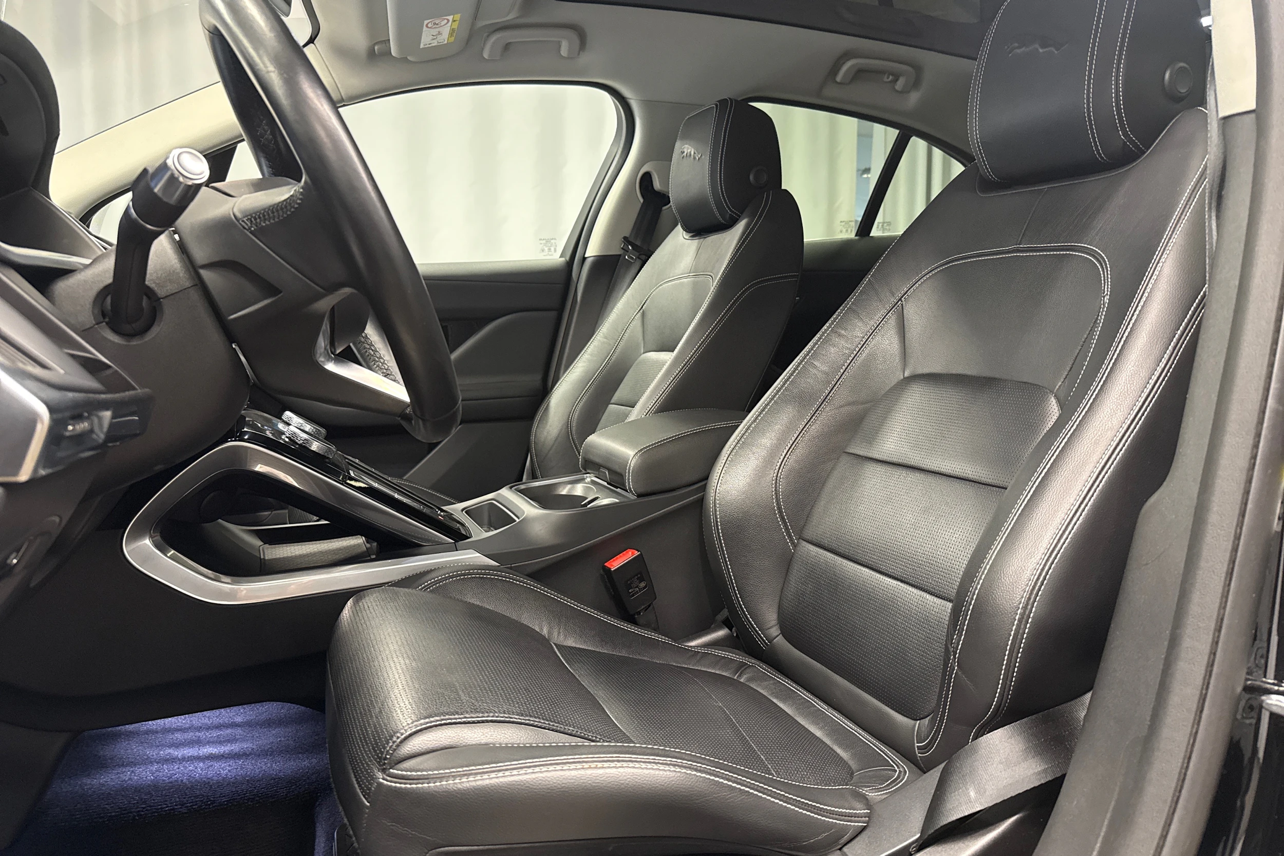 musta Jaguar I-PACE 2021 kuva 20.