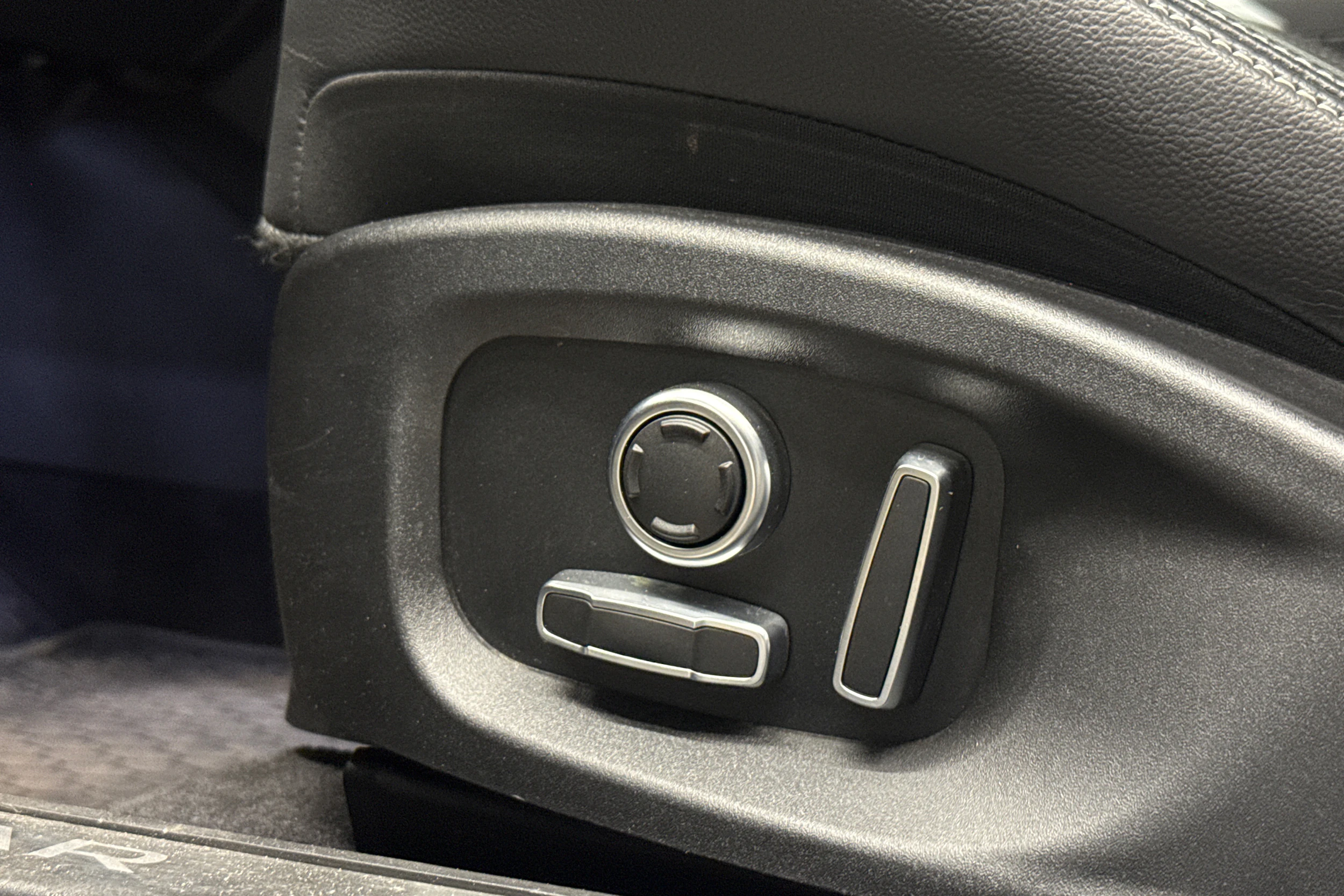 musta Jaguar I-PACE 2021 kuva 21.