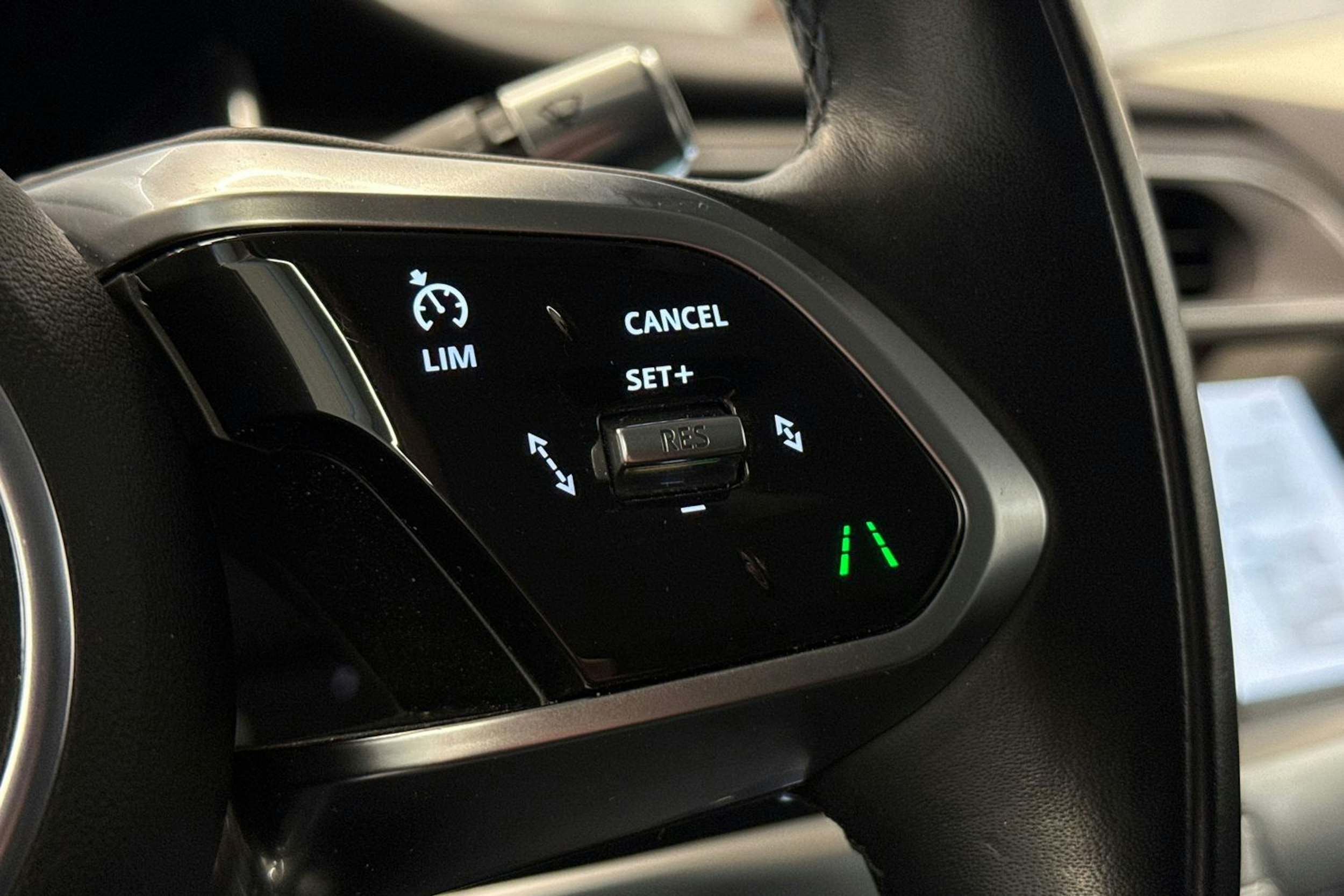 sininen Jaguar I-PACE 2021 kuva 14.