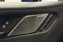 sininen Jaguar I-PACE 2021 kuva 17.