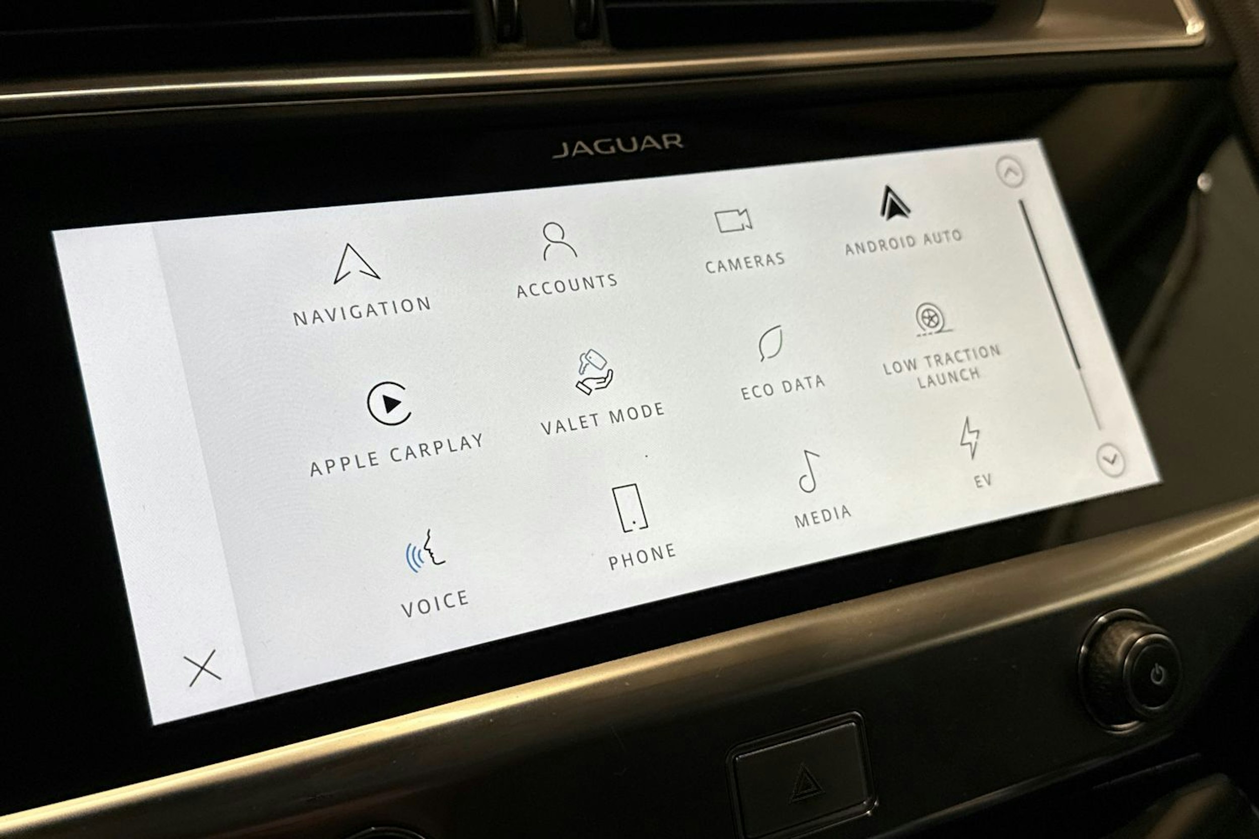 sininen Jaguar I-PACE 2021 kuva 20.