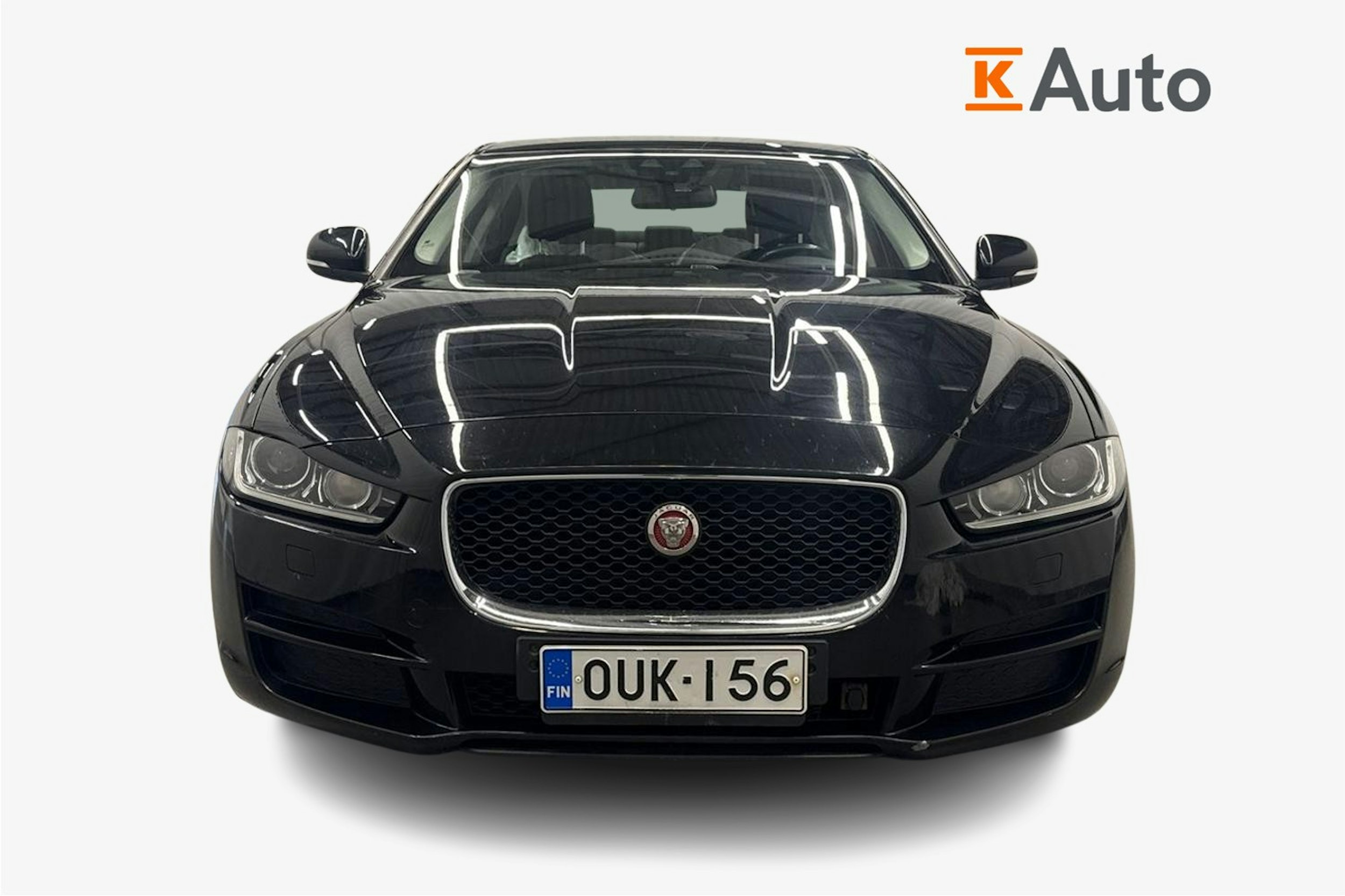 musta Jaguar XE 2016 kuva 4.