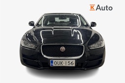 musta Jaguar XE 2016 kuva 4.