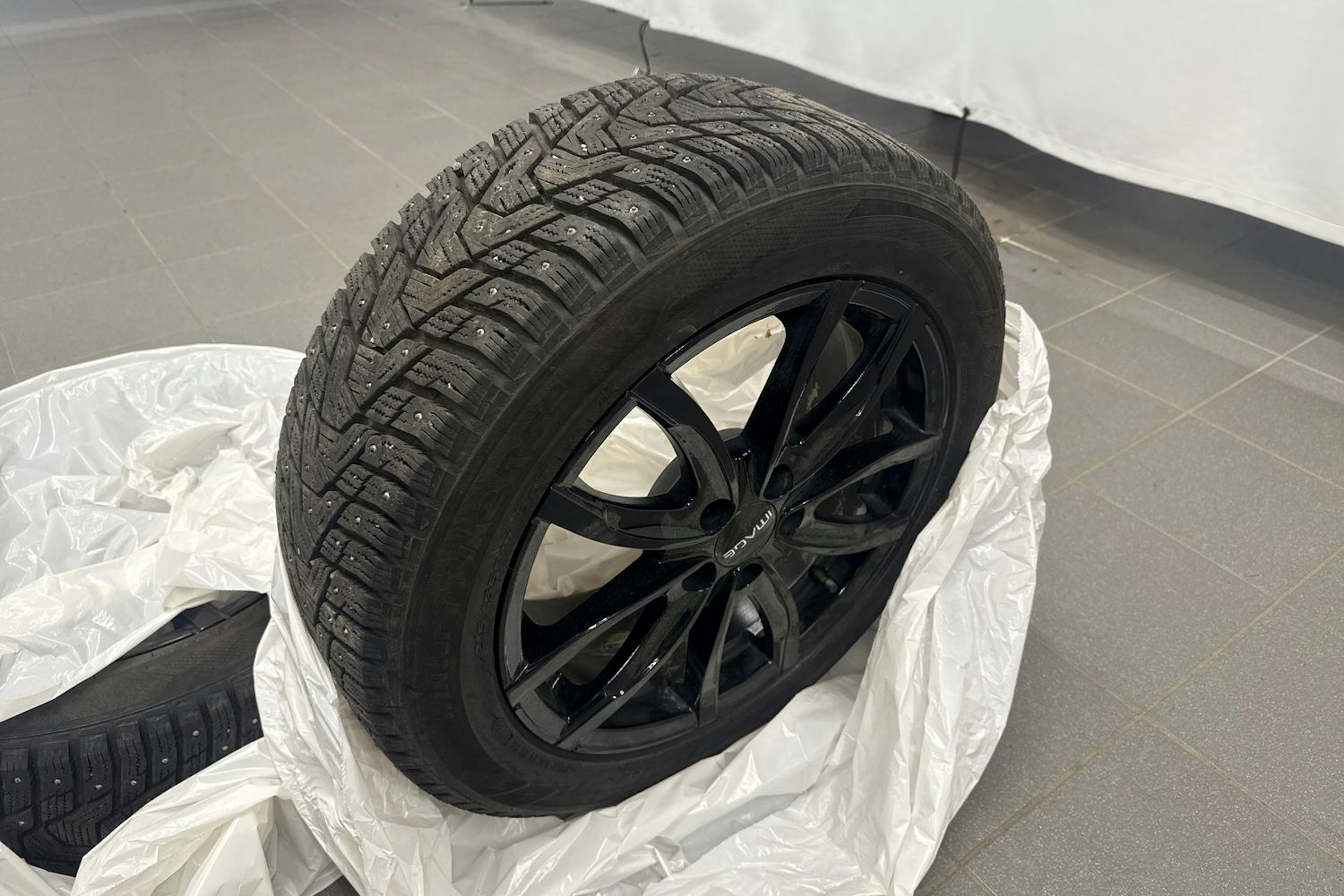 musta Jaguar XE 2016 kuva 10.