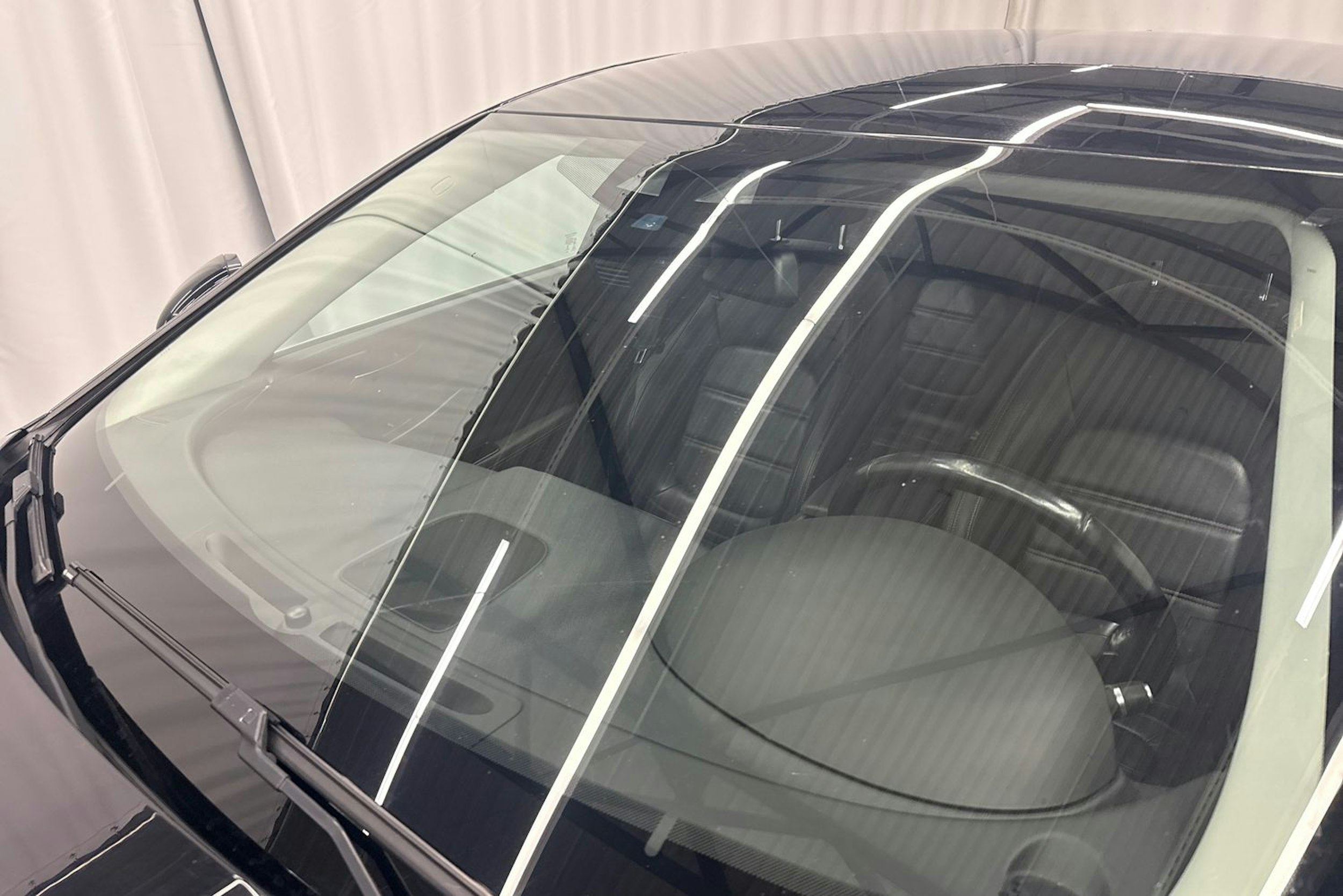 musta Jaguar XE 2016 kuva 18.
