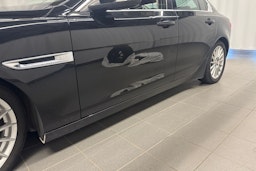 musta Jaguar XE 2016 kuva 19.