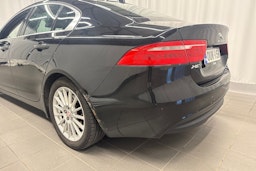musta Jaguar XE 2016 kuva 20.