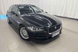 musta Jaguar XE 2016 kuva 23.