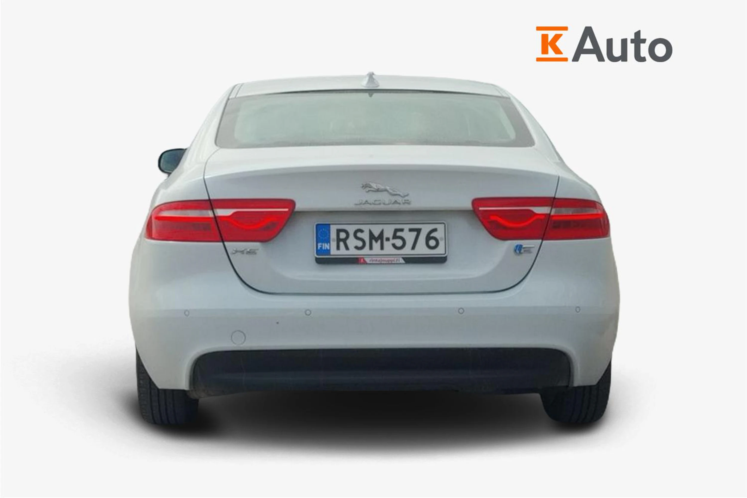 valkoinen Jaguar XE 2016 kuva 3.