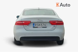 valkoinen Jaguar XE 2016 kuva 3.
