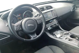 valkoinen Jaguar XE 2016 kuva 6.