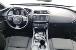 valkoinen Jaguar XE 2016 kuva 7.