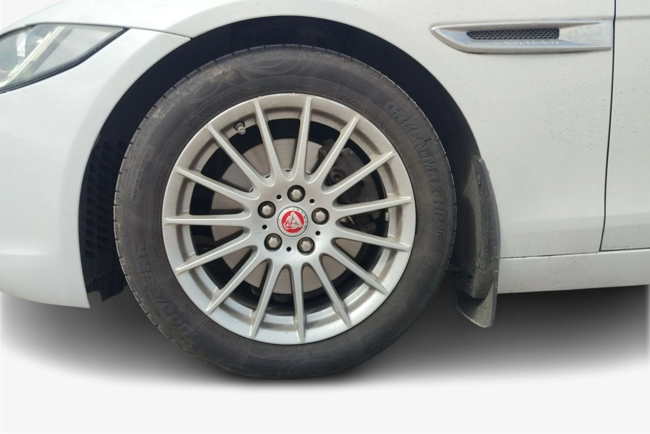 valkoinen Jaguar XE 2016 kuva 9.