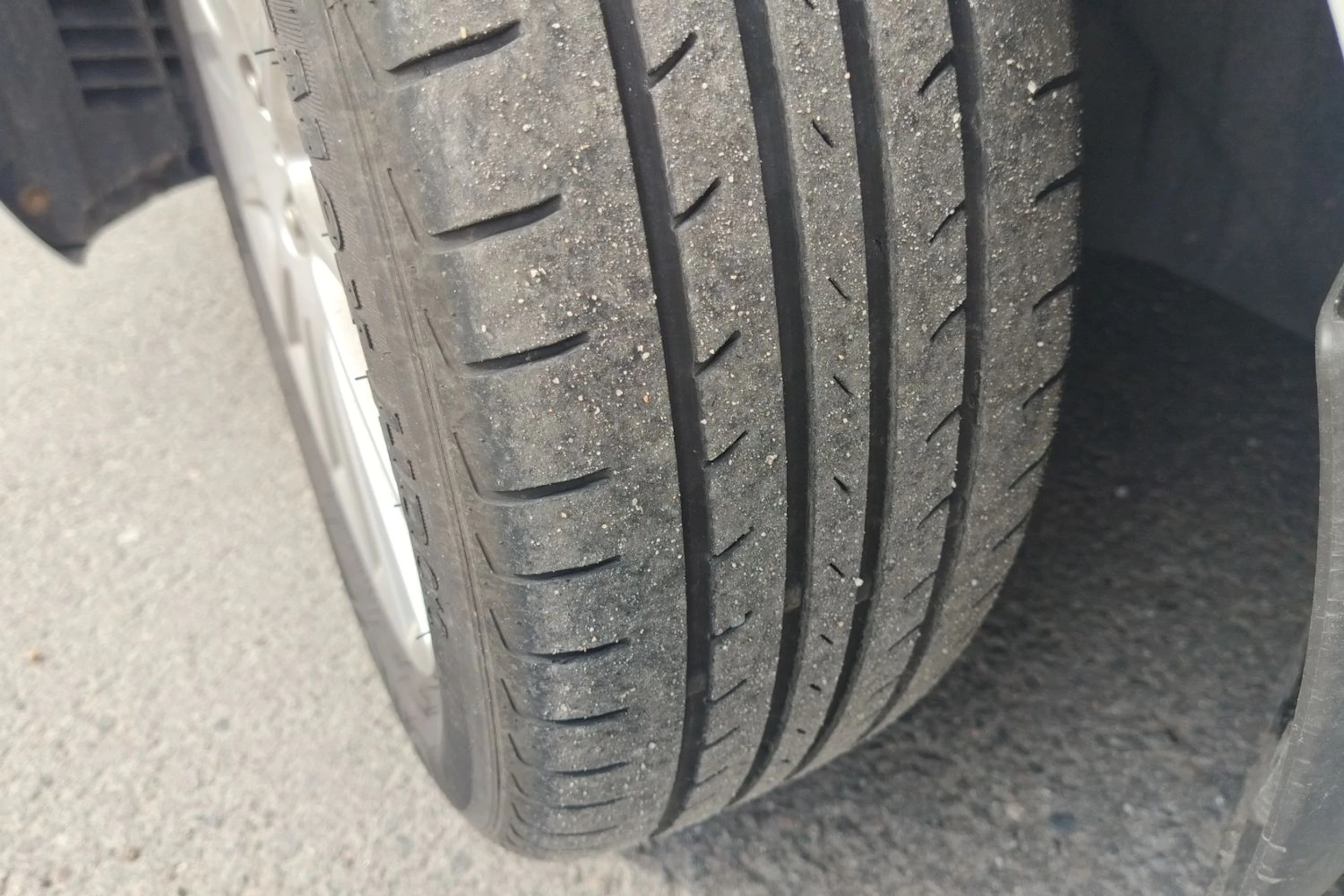 valkoinen Jaguar XE 2016 kuva 10.