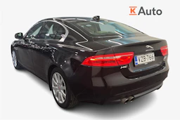 Musta Jaguar XE 2017 kuva 3.
