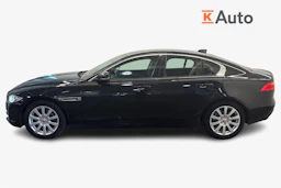 Musta Jaguar XE 2017 kuva 7.