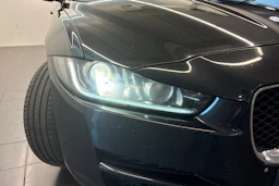 Musta Jaguar XE 2017 kuva 17.