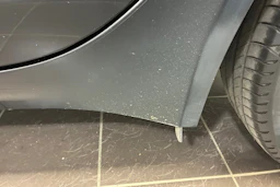 Musta Jaguar XE 2017 kuva 19.