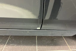 Musta Jaguar XE 2017 kuva 21.