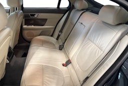 Musta Jaguar XF 2008 kuva 8.