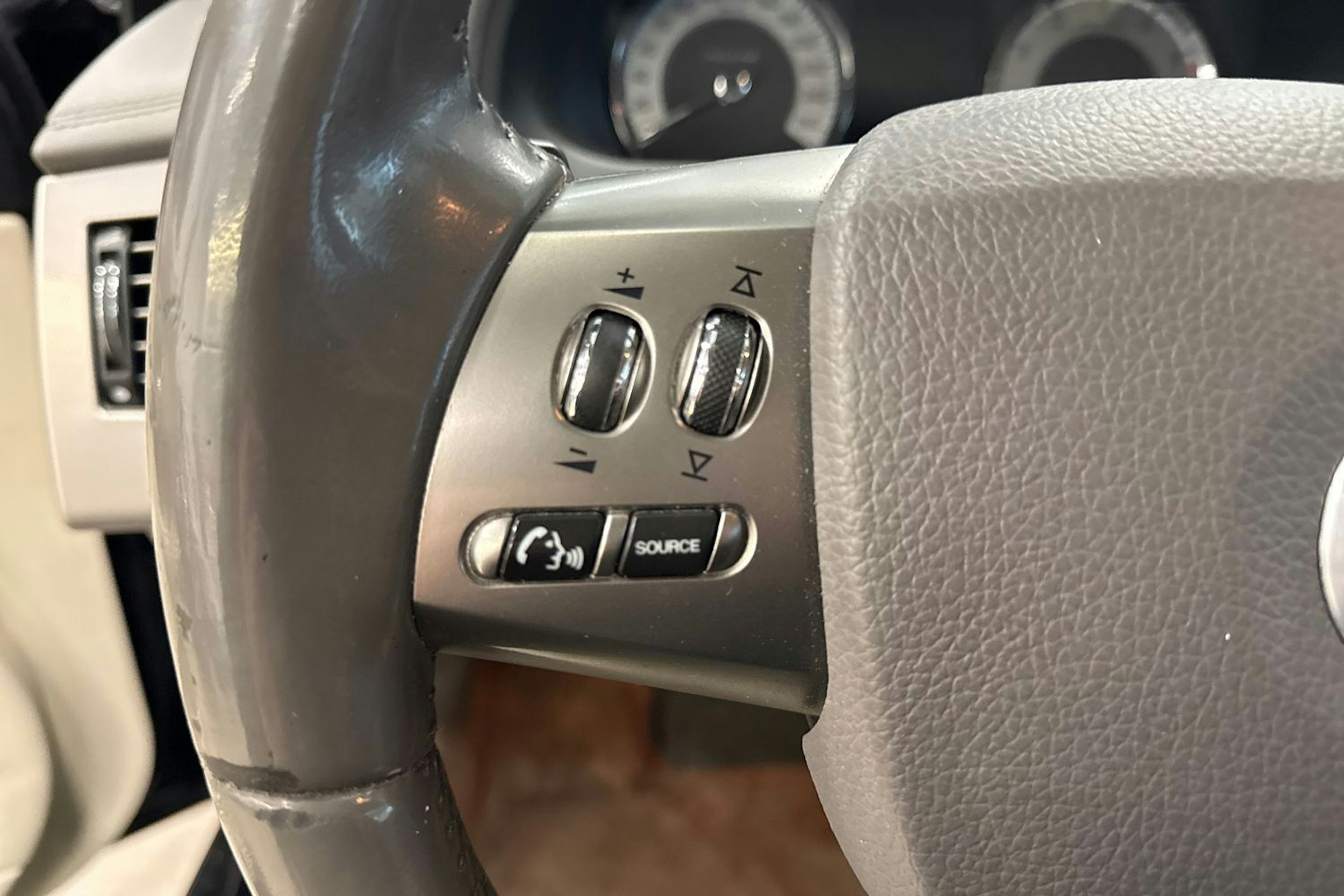 Musta Jaguar XF 2008 kuva 11.