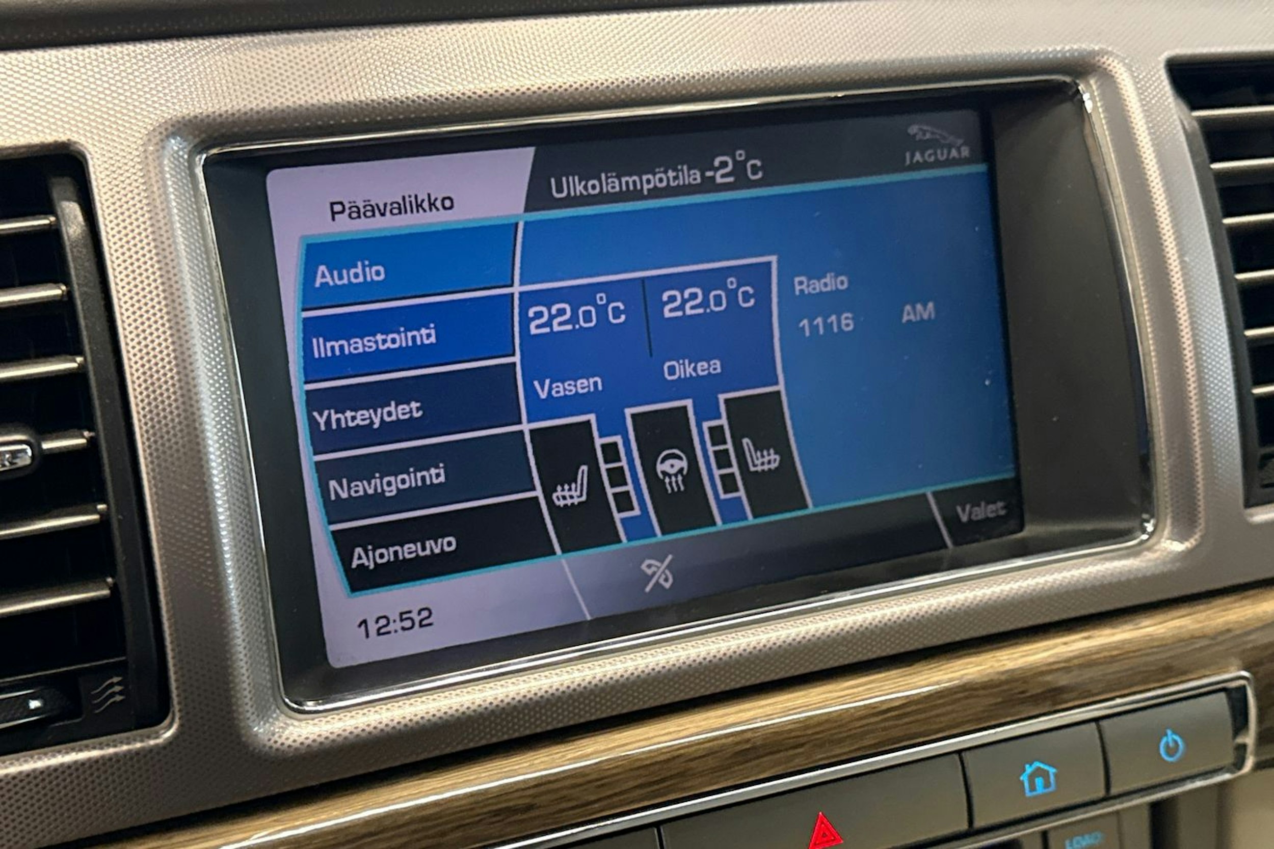 Musta Jaguar XF 2008 kuva 14.