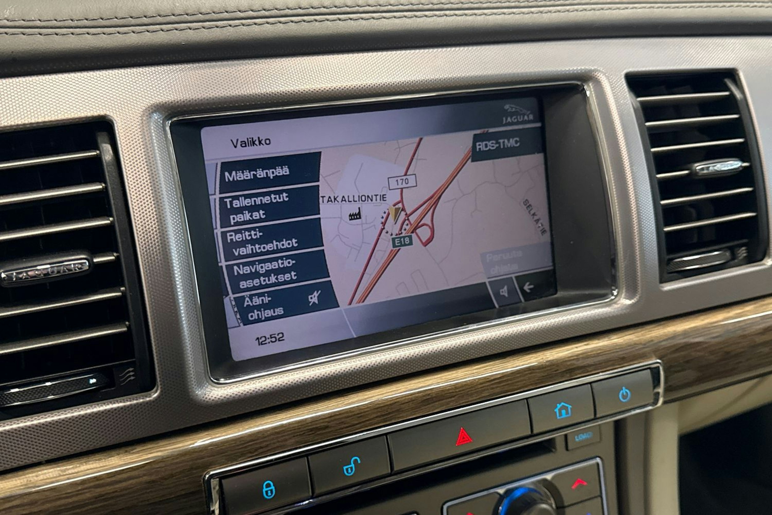 Musta Jaguar XF 2008 kuva 15.