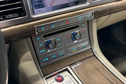 Musta Jaguar XF 2008 kuva 16.