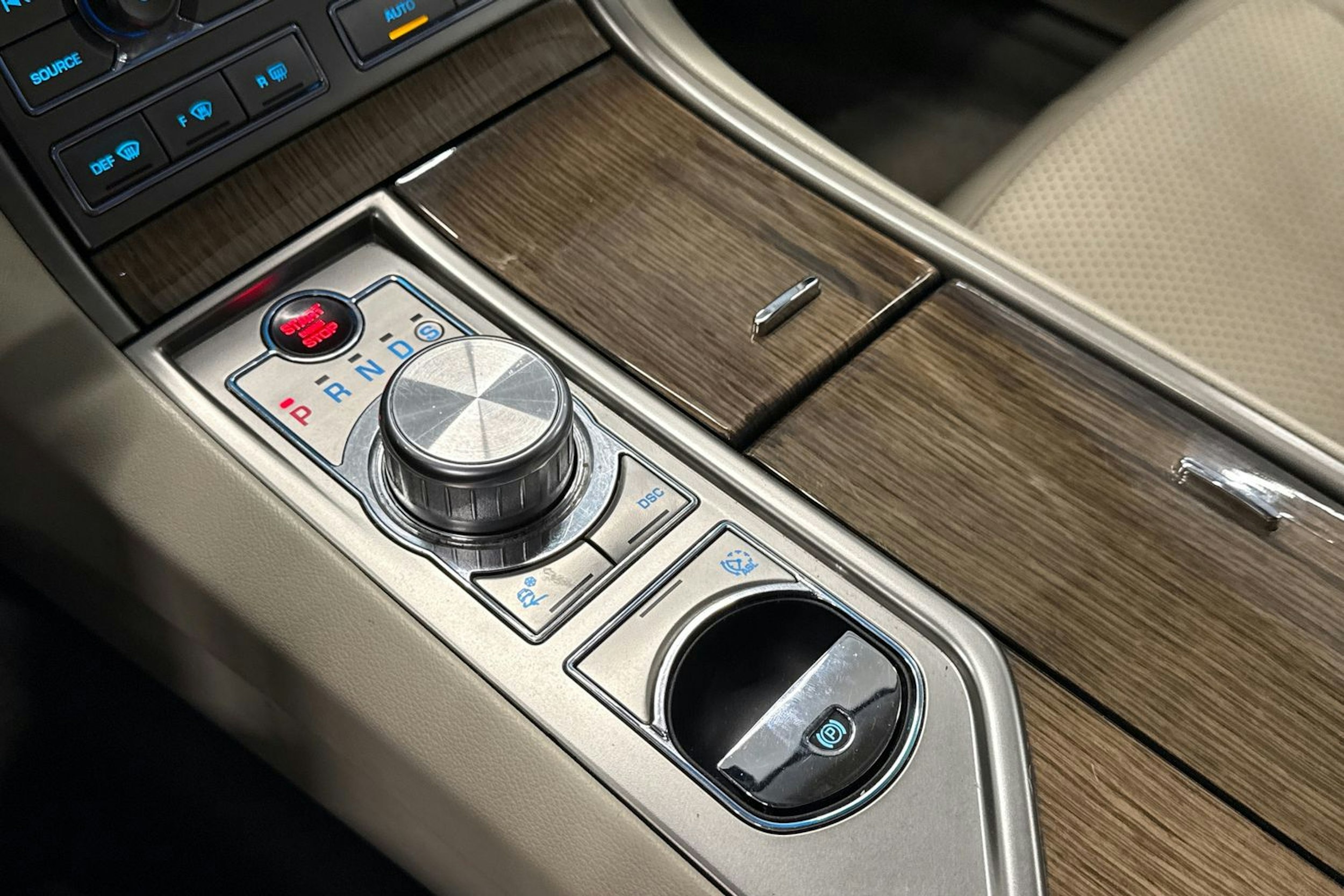 Musta Jaguar XF 2008 kuva 17.