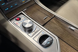 Musta Jaguar XF 2008 kuva 17.