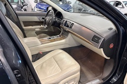 Musta Jaguar XF 2008 kuva 19.