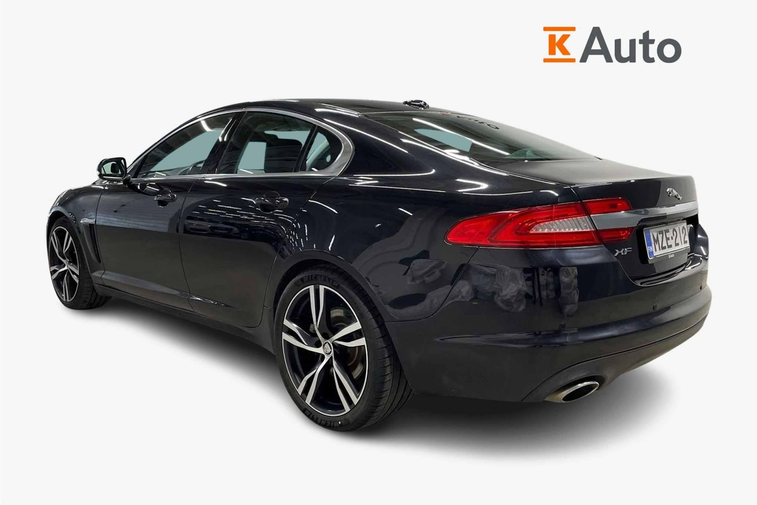 musta Jaguar XF 2012 kuva 2.